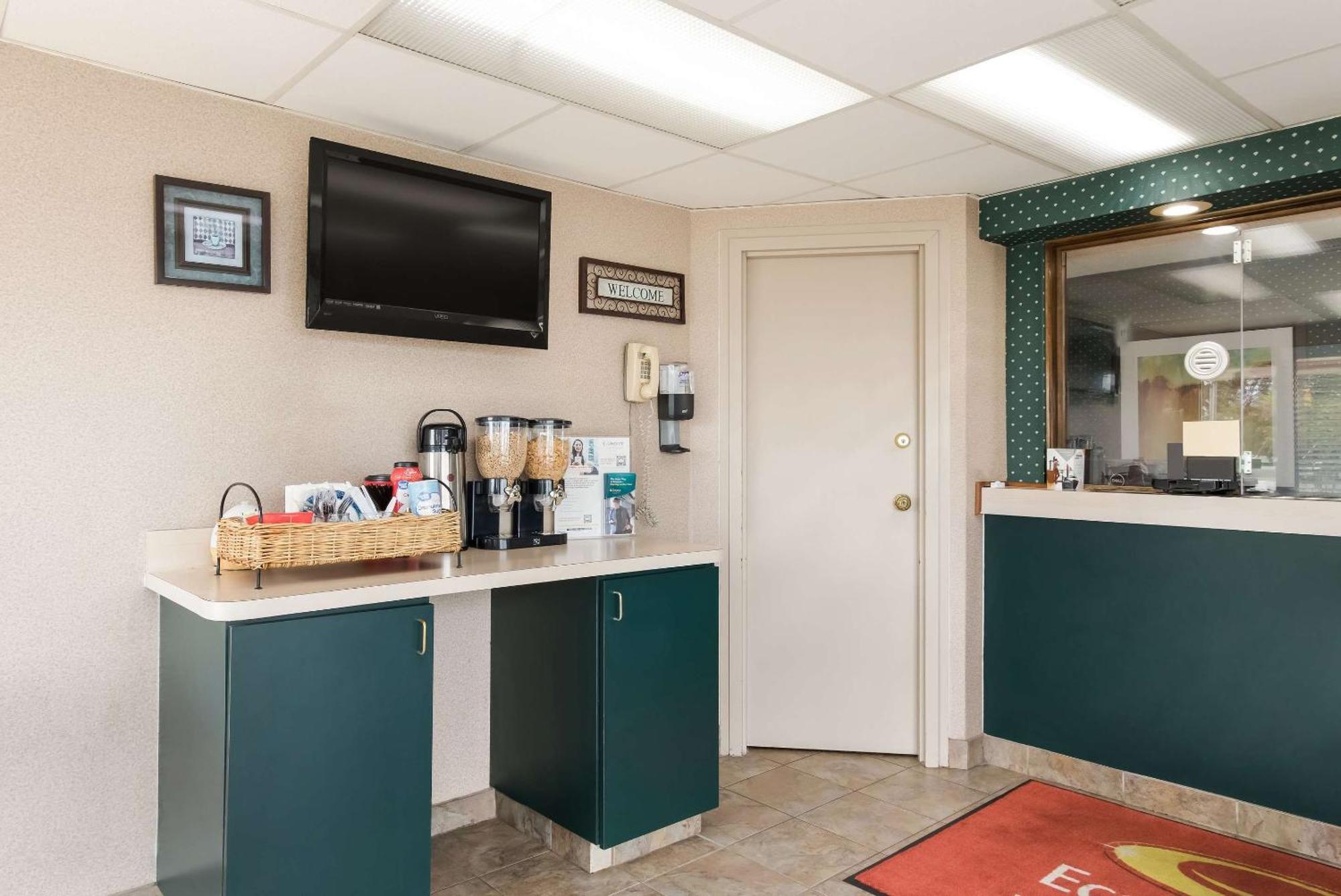 Econo Lodge North Washington Exteriör bild